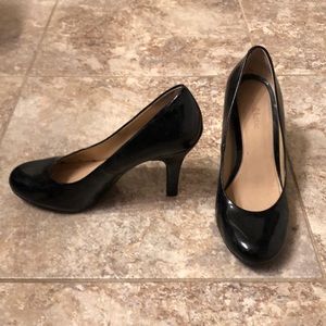 Size 8.5 black heels!!
